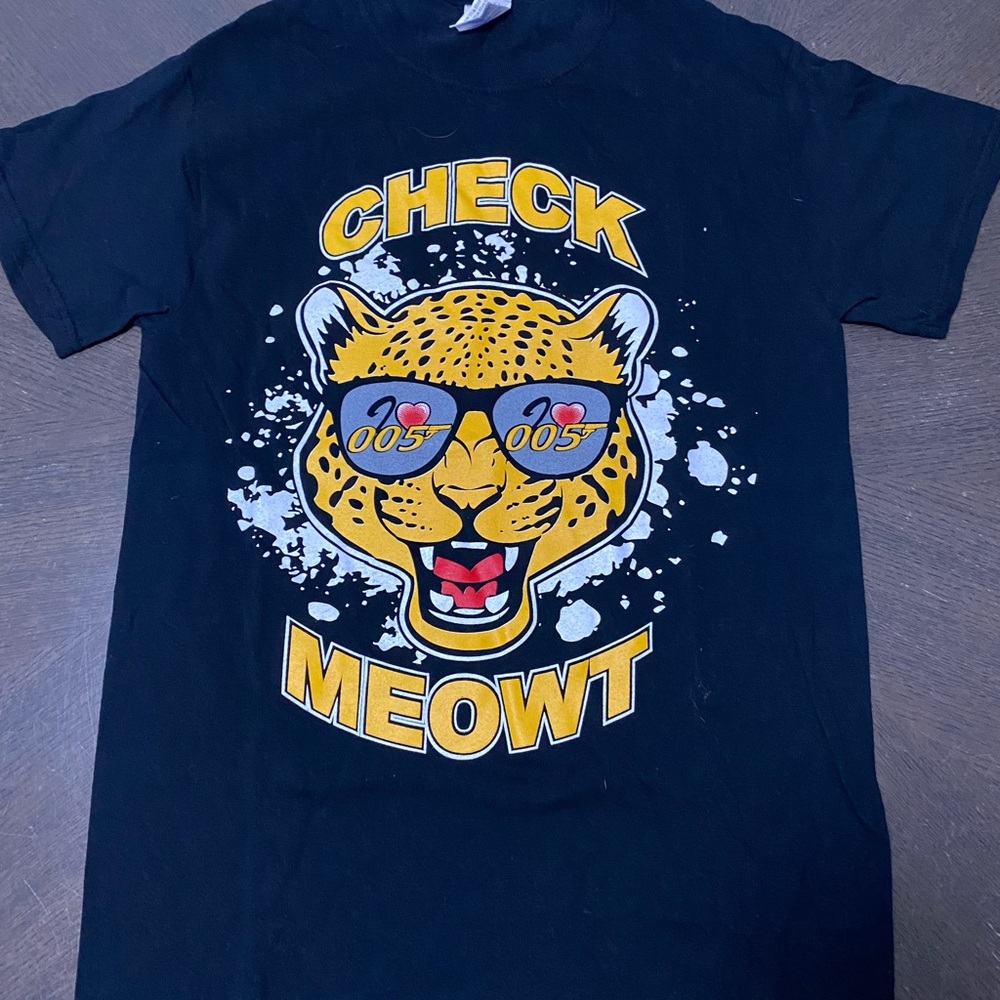 Top Gun cheer shirt. Adult S